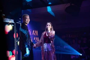 Màn khoá môi ngọt ngào trong đêm Valentine Trắng tại Sài Gòn