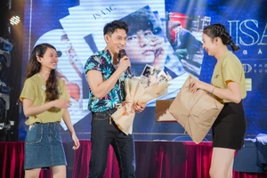 Isaac thừa nhận thèm người yêu muốn chết 