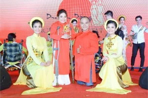 Nụ cười trong đêm chung kết áo dài dành cho người khuyết tật