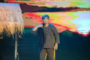 Con trai Công Hậu kể về thuở hào quang cha có người tình