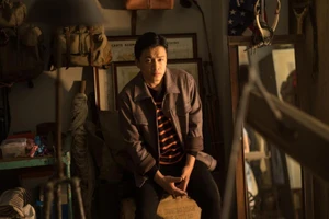 Lam Trường về đến Việt Nam sau 1 đêm vạ vật ở sân bay