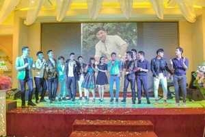 Đan Trường tổ chức sinh nhật cho ông bầu Hoàng Tuấn 