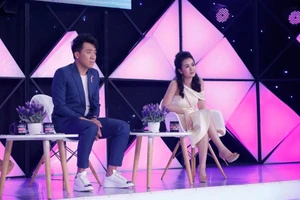 Trấn Thành rút tiền túi tặng thí sinh trên sóng truyền hình