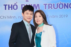 Danh ca Thái Châu cùng vợ tham dự sự kiện năng lượng xanh