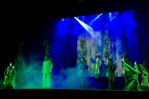 Vở cải lương Tổ quốc nơi cuối con đường