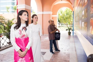 Á hậu Tường San cùng hoa hậu quốc tế Mariem dạo chơi Sài Gòn