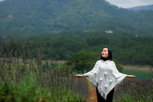 Hà Vân ra album bolero sau hai năm miệt mài chạy sô