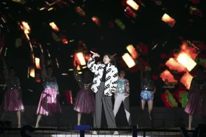 Tóc Tiên cháy hết mình ở Festival hoa Đà Lạt