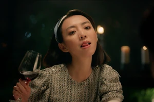 Thu Trang cài băng đô cưa sừng làm nghé trong màn ảnh rộng