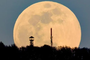 Siêu trăng cuối cùng của năm 2020 sẽ xuất hiện vào chiều nay