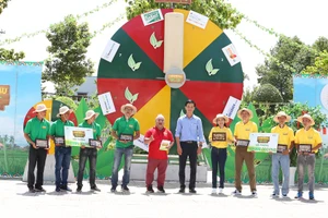 Hiếu Hiền phát quạu vì bị Thùy Dương trêu không lớn nổi