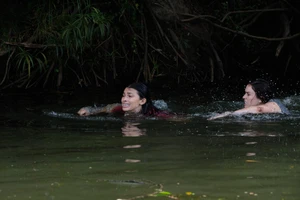 Cuộc đi săn đẫm máu trong hang động cá sấu trên màn ảnh rộng