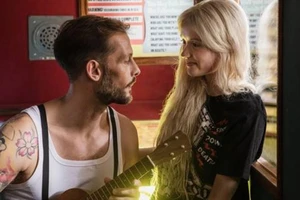 Đắm say ảo mộng chuyện tình của Nàng tiên cá ở Paris