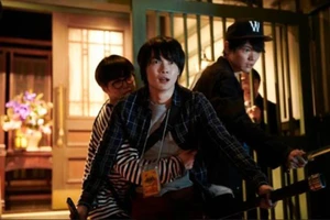 Minami Hamabe trở lại màn ảnh rộng đối đầu với Zombie xác sống