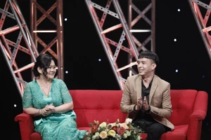 Hồ Quang Hiếu luôn có mẹ bên cạnh trong sự nghiệp