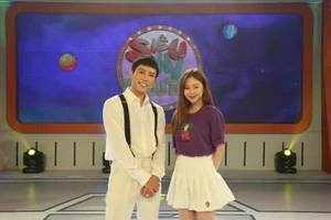 Anh Tú hạ gục Liz Kim Cương trong Siêu nhí đấu trí