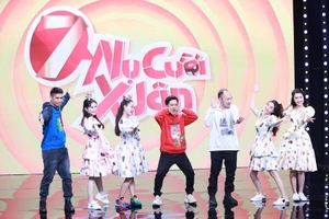 Tiến Luật thách Lâm Vỹ Dạ chơi lớn tại 7 Nụ cười xuân