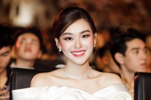 Á hậu Tường San lên xe hoa ở tuổi 20