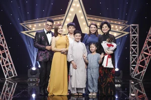 Phi Nhung bật khóc khi song ca cùng 'mẹ' Giao Linh