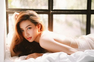 Chiêm ngưỡng nhan sắc của Thùy Tiên trong MV mới của Mr.T