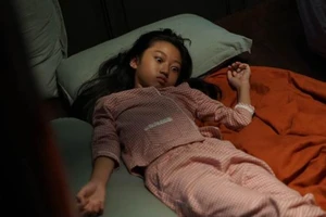 Hé lộ những phân cảnh phim Bóng đè đầu tiên đầy rùng rợn