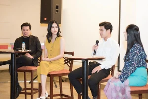 Á hậu Phương Anh rạng rỡ về trường hậu tốt nghiệp