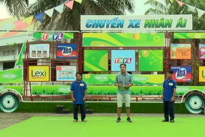 Nghị lực của người đàn ông bị cuốn tay vào máy cắt lúa 