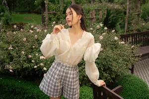 Á hậu Phương Anh thả dáng tựa nàng thơ sang tuổi 23