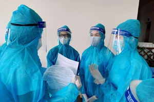 Dàn hậu tham gia điều phối hỗ trợ người dân tiêm vaccine