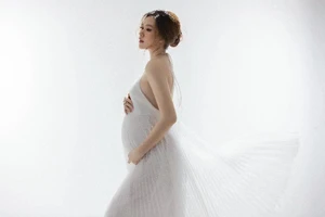 Á hậu Tường San khoe ảnh mang thai con gái đầu lòng