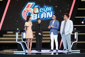 Lynk Lee thể hiện tài năng đi catwalk thu hút Yuno Bigboi và MC Đức Bảo