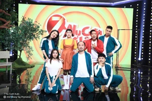 Quốc Khánh lần đầu khuấy đảo sân khấu '7 nụ cười xuân'