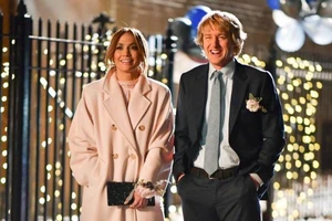 Jennifer Lopez và Owen Wilson đôi đũa lệch hoàn hảo của Marry Me