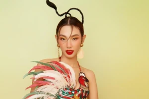 Hoa hậu Thùy Tiên đẹp chuẩn Á Đông trong bộ ảnh Tết