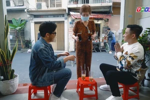 Hữu Tín và Quốc Bảo hẹn nhau uống cà phê vợt Sài Gòn