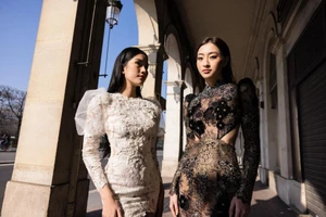  Lương Thuỳ Linh và Phương Anh rạng rỡ trên đường phố Paris 