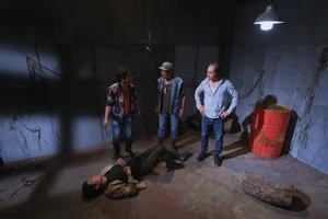 Võ Hiếu giả vờ mê sảng, quyết tìm cách thoát khỏi địa ngục trần gian 