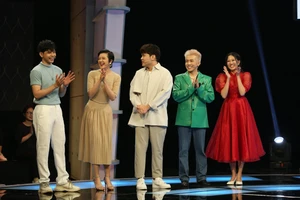 Quyền Linh bất ngờ trước khả năng chạy mô tô phân khối lớn của nữ người chơi