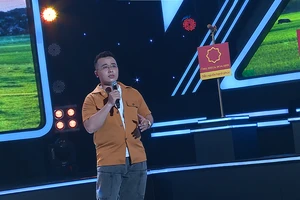 Quyền Linh xin tiền cho thí sinh ngay trên sóng truyền hình 