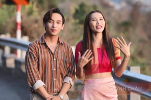 Mải mê ngắm cảnh, Quỳnh Châu và Huỳnh Quý bỏ quên chiến mã dưới núi 