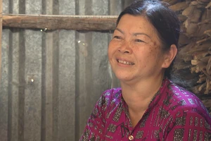 Trao sinh kế mới cho 2 gia đình không có việc làm ổn định