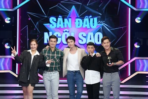 Don Nguyễn và bạn trai Mai Thanh Tú ngọt ngào khi chơi game 'Sàn đấu ngôi sao'