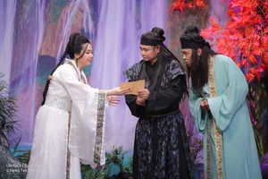 Diễn viên Lê Khánh xuất sắc giành cúp 'Ơn giời cậu đây rồi'