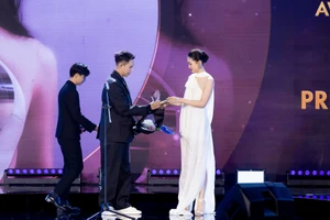 Hoa hậu Tiểu Vy vinh dự đoạt giải Pretty Lady tại Đẹp Awards 2023 