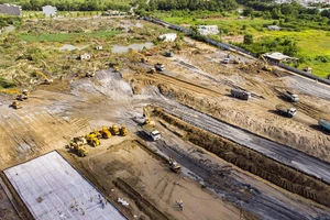 Thần tốc xây dựng 2 bệnh viện dã chiến ở TP.HCM