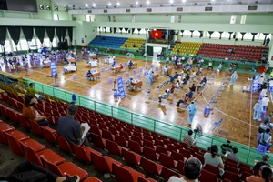 Người dân trật tự, giãn cách đi tiêm vaccine COVID-19 đợt 5 