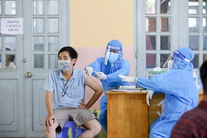 Người dân tiêm Vero Cell: Chỉ mong đủ liều để có sức chống dịch