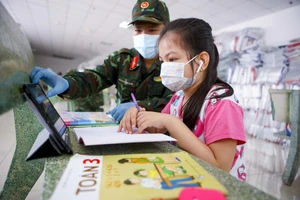 TP.HCM: Lớp học không bàn ghế, không bảng viết giữa mùa dịch