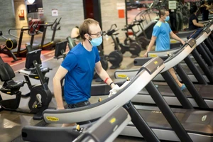 TP.HCM: Phòng gym, tiệm sửa xe, tiệm hớt tóc nhộn nhịp sau Chỉ thị 18 