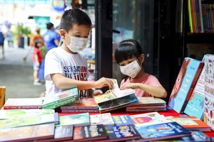 Mở cửa đường sách TP.HCM: Cuộc sống đang dần bình thường trở lại
